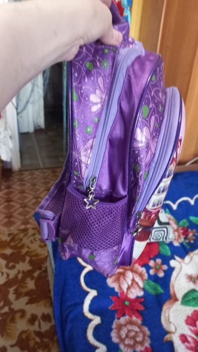 Отдам бесплатно школьную сумку для девочки