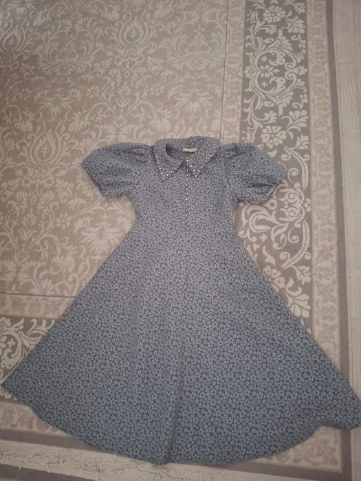 Нежное платье в цветочек с поясом