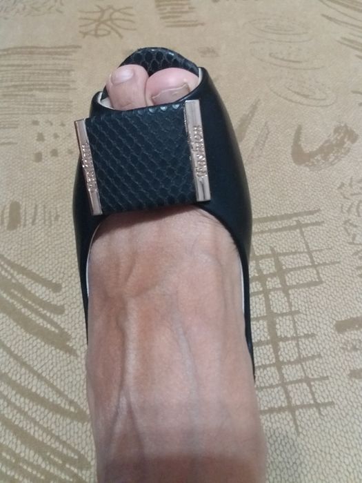 2000 тенге. туфли кожанные. стильные