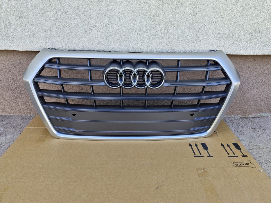 Grila centrala Audi Q5  NOUA  2016-2020