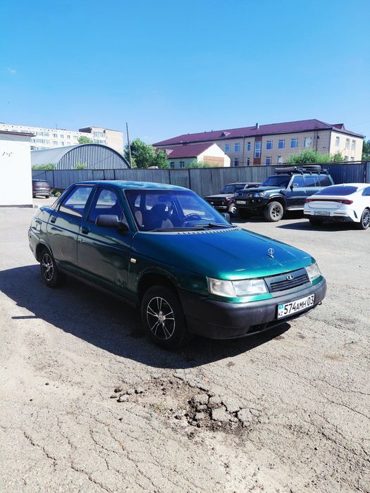 Автомобиль ВАЗ 21100
