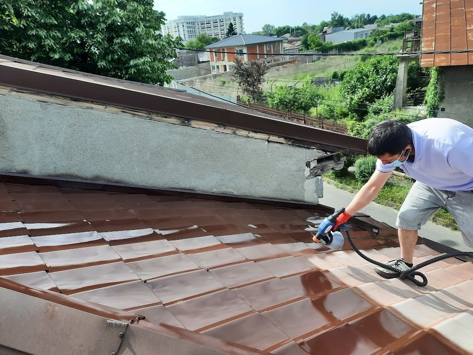 Vopsim orice tip de tablă pe acoperisuri la case/vile/biserici, structuri metalice, garduri, porți și alte suprafețe.

Materialul pe care il folosesc