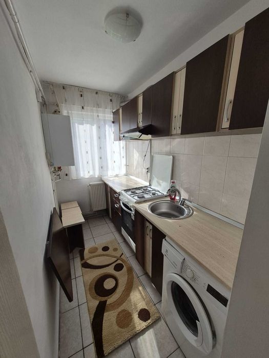 Proprietar, inchiriez apartament cu 2 camere mobilat şi utilat.