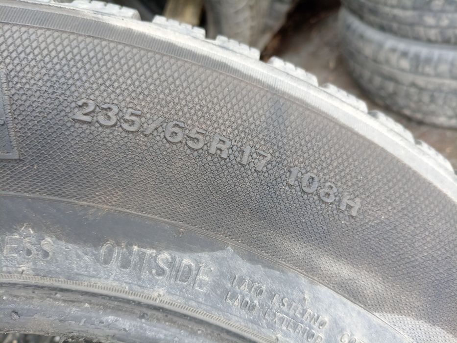 Продам шины 2шт 235/65/17