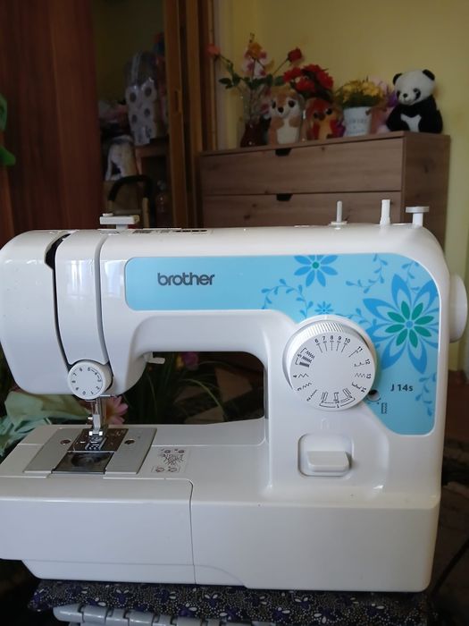 Masina de cusut Brother J14S