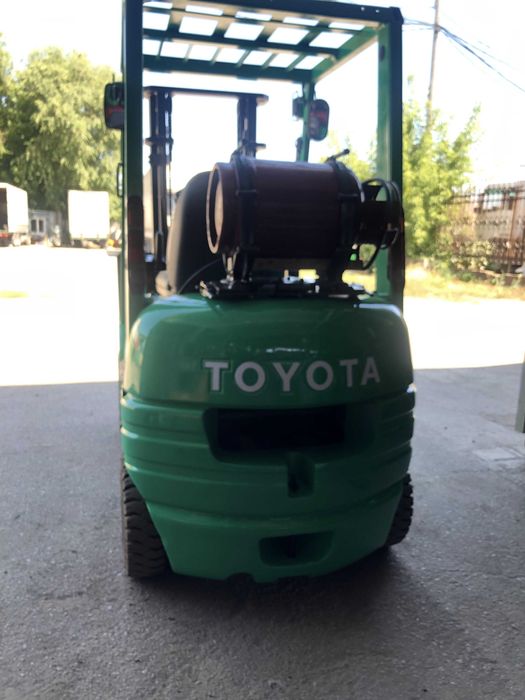 Вилочный погрузчик (кара)