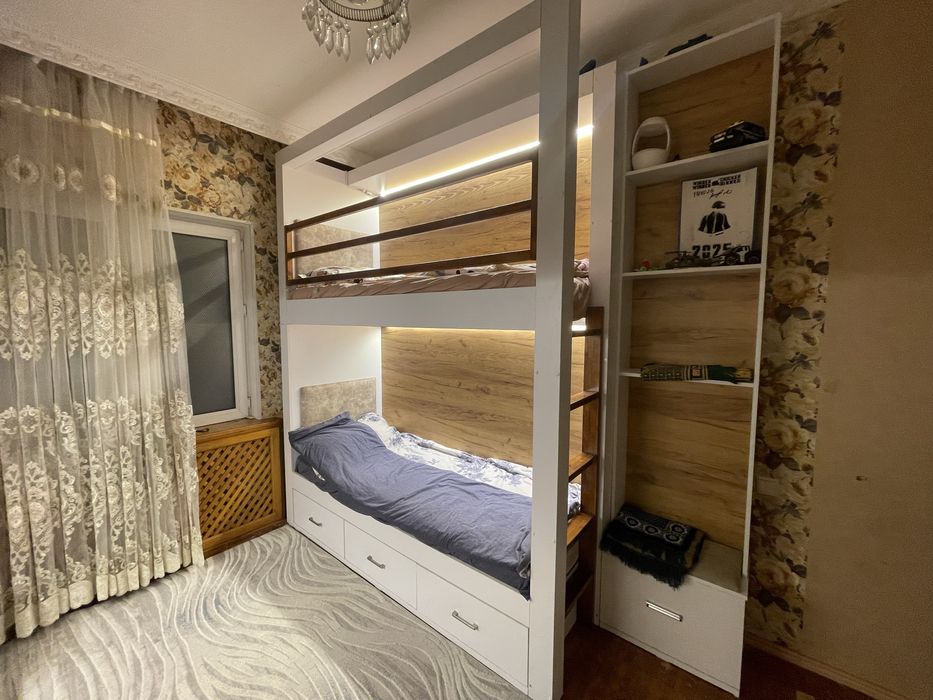 Продаются  3 кровати со шкафом