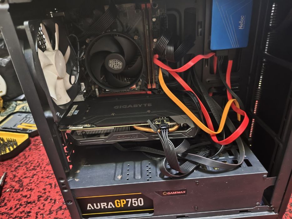 I5-9400f gtx 1060 3gb, 128gb+256gb ssd, 256gb hdd. 2x8 ddr4