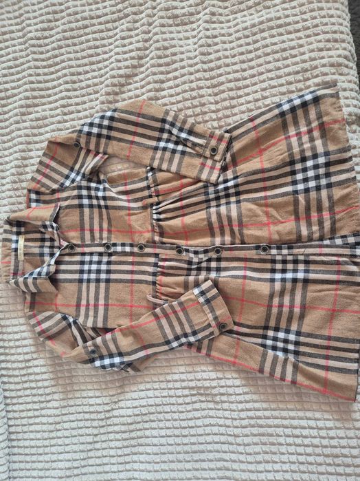 Рокля по модел на Burberry