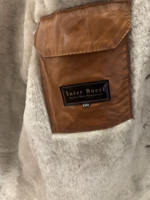 Продам верхнюю одежду.