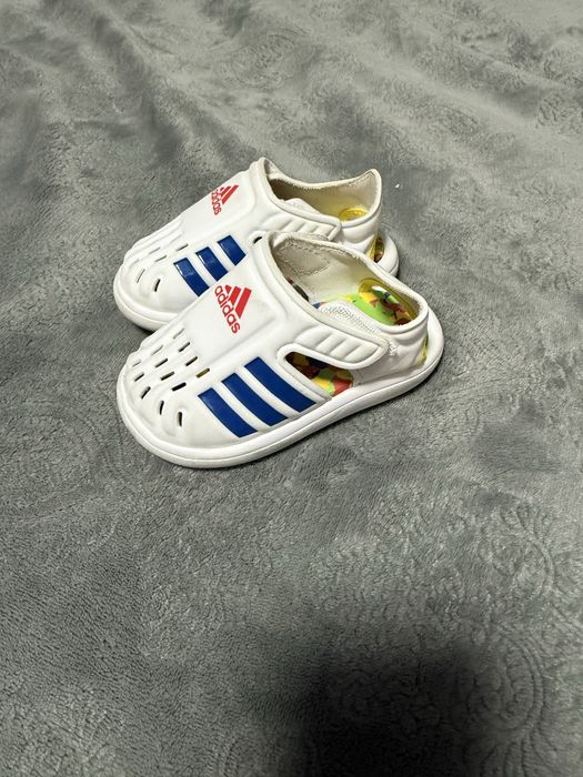 Сандали адидас.