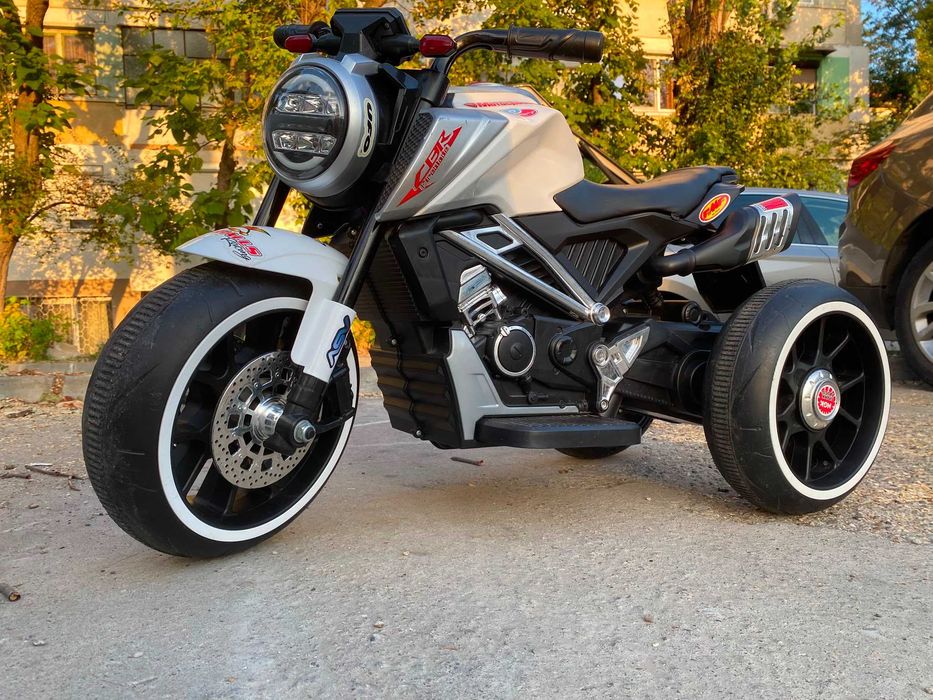 Motocicleta electrica cu 3 roti pentru copii