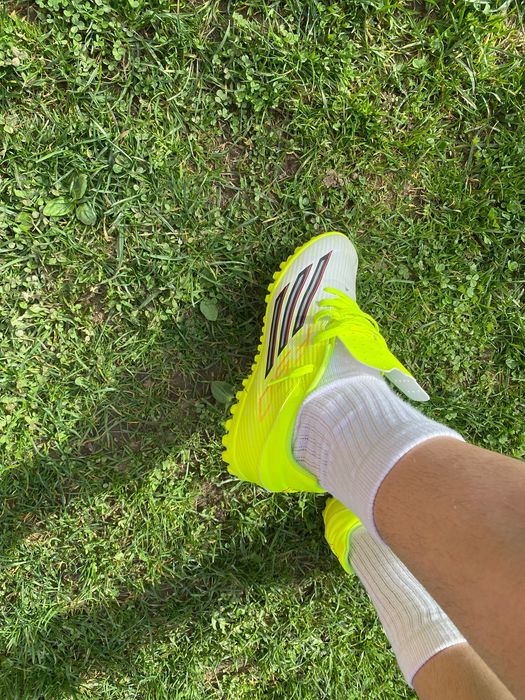 Adidasi de fotbal F50