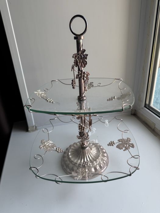 Тортница, менажница, этажерка