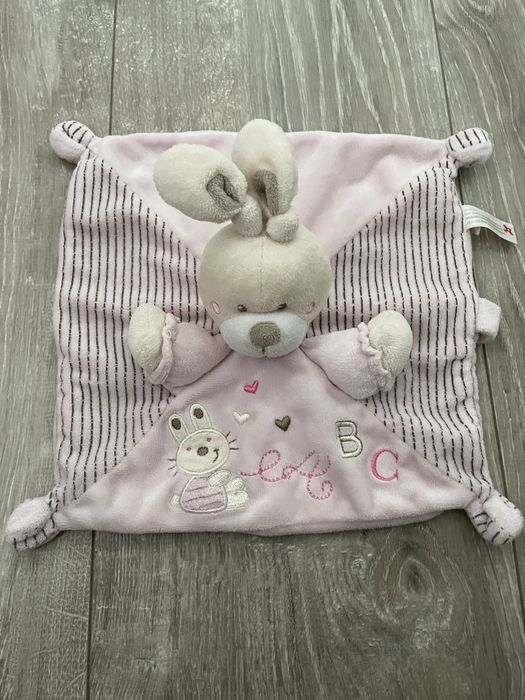 Păturică pentru somn cu iepuras de pluș