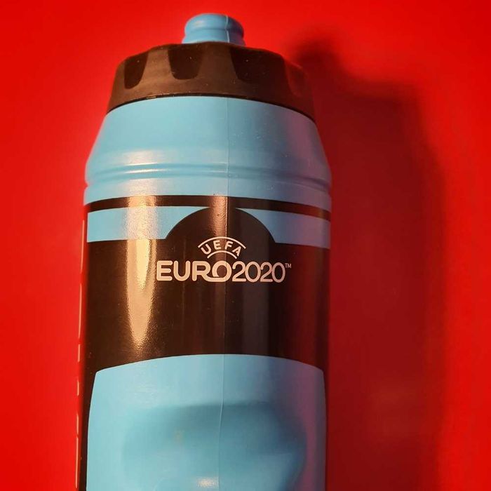 Bidon ediție limitată Powerade, lansat cu ocazia campionatului de fotbal UEFA EURO 2020.
