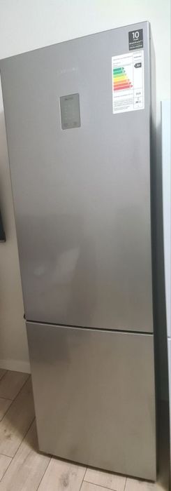 Холодильник Samsung