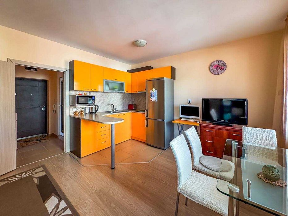 Двустаен апартамент със затворена тераса в центъра на Сарафово, Бургас