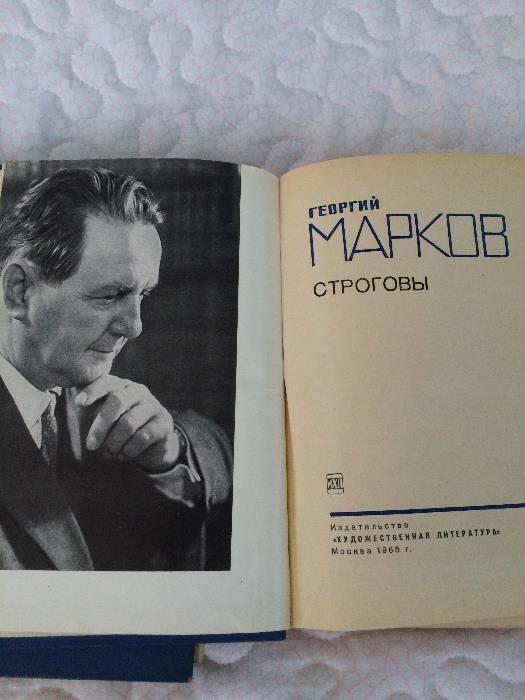 Книги разные и альбомы