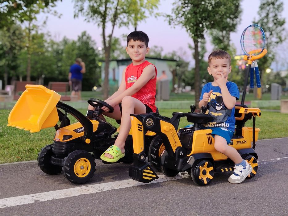 Vand excavator cu pedale