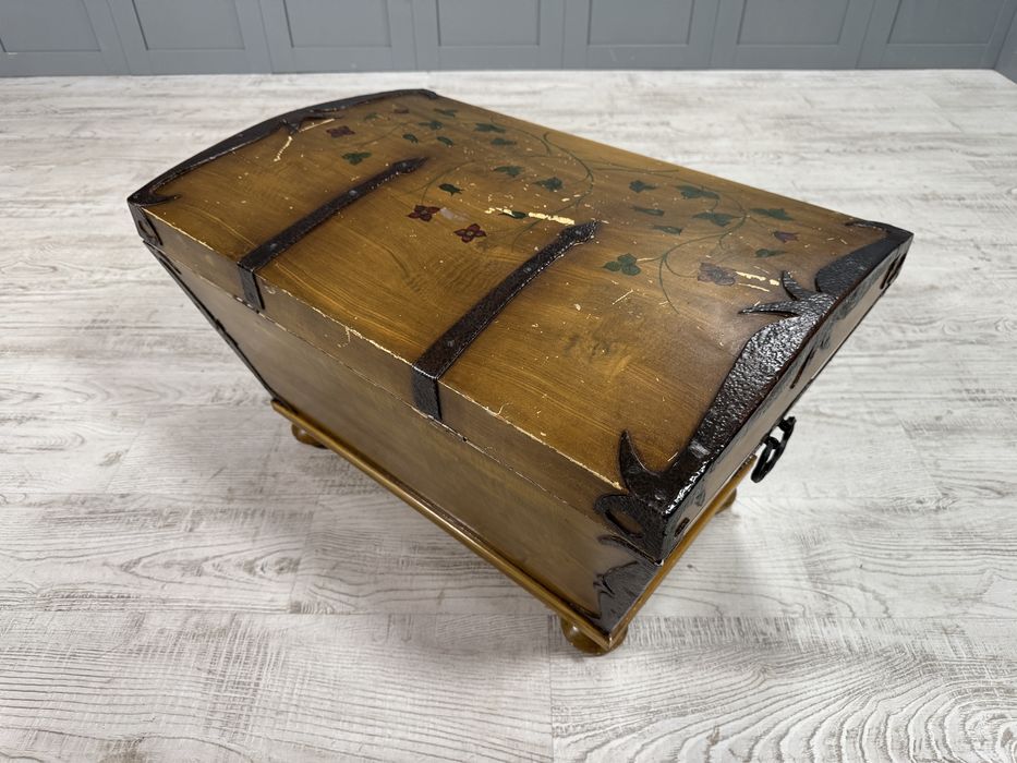 Старинен сандък масив К010