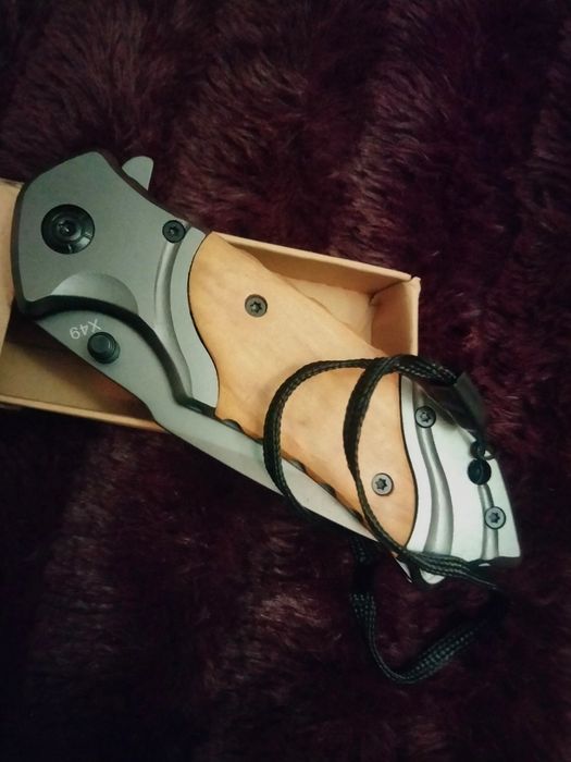 Сгъваем автоматичен нож с дървени чирени