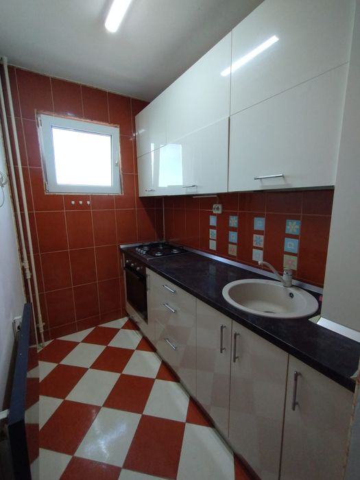 Închiriez apartament