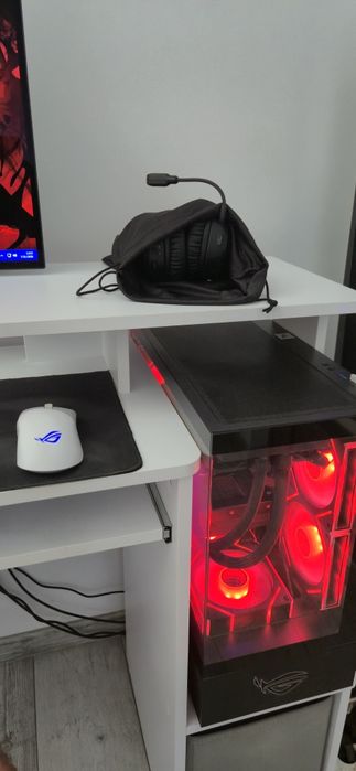 Vând pc gaming cu monitor oled +periferice  Amd ryzen 7 7800x3d