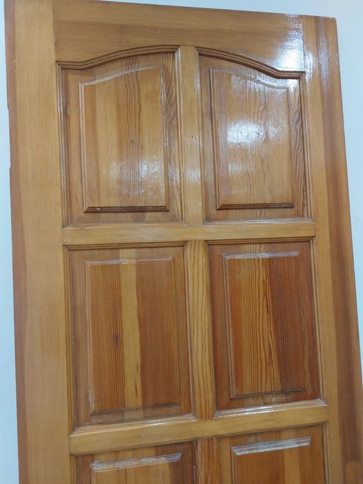 Продам деревянную дверь