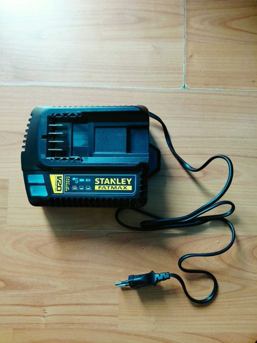 Încărcător rapid Stanley Fatmax V20 18V 4A (Model SFMCB14)
