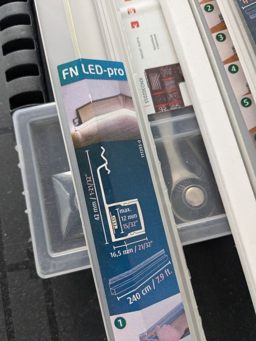 Suport din aluminiu pentru plintă MDF + bandă led