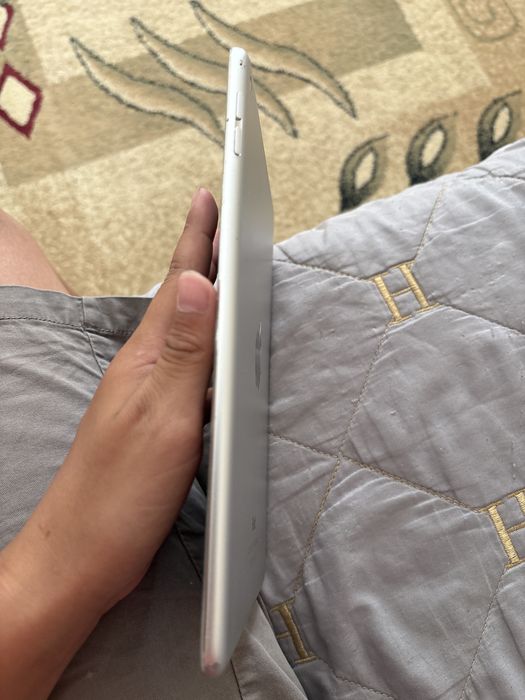 Ipad 4 мини не идеального состояние
