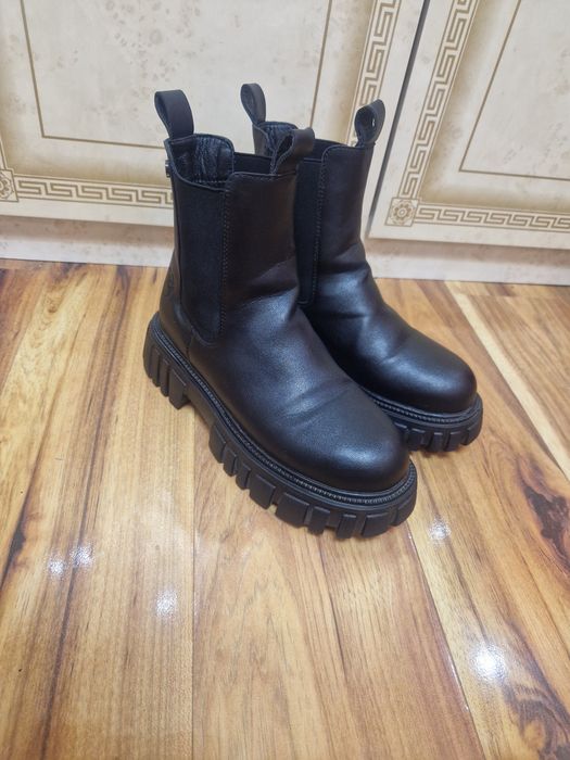 Ghete Benvenutti masura 39 la doar 35 lei