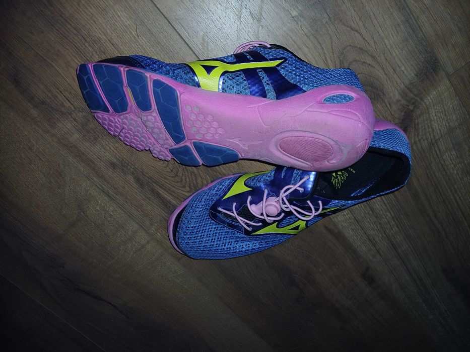 Маратонки Mizuno Wave Evo Levitas и Joma