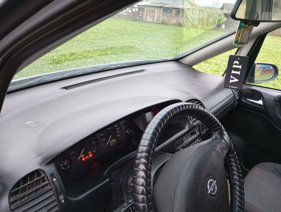 Продавам Опел Зафира  А