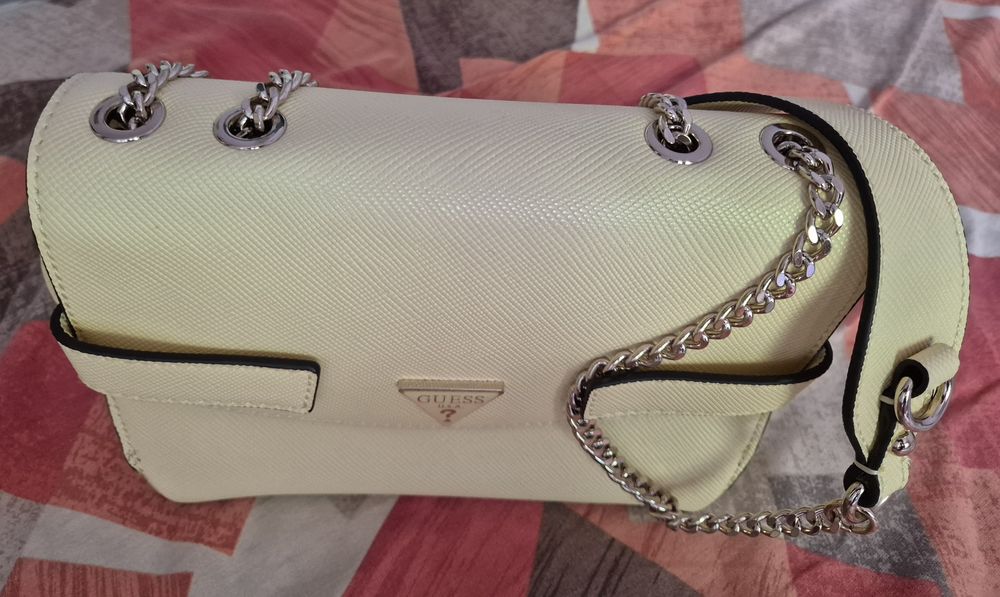 Дамска чанта GUESS