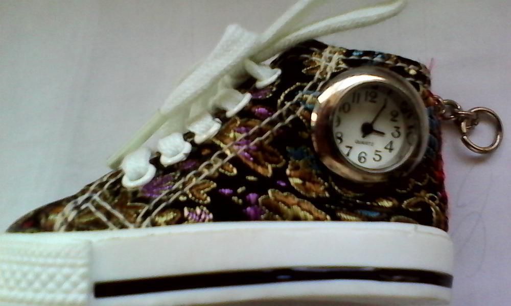 Vand breloc cu ceas quartz