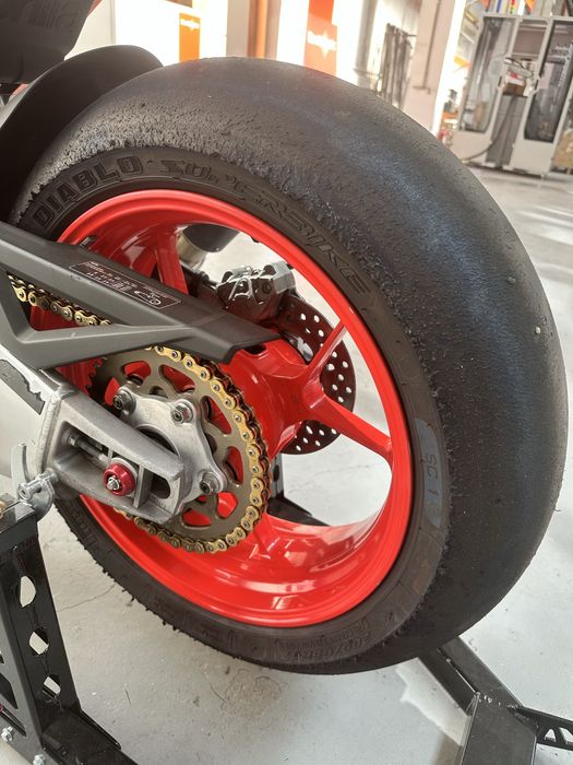 Oferta de iarna :Aprilia Rsv4 1100 cmc