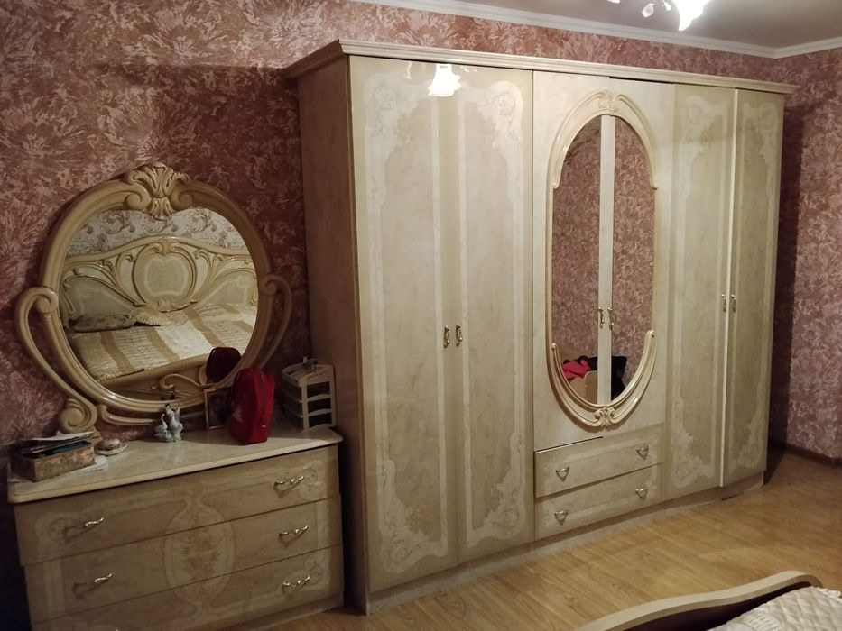 Продам спальный гарнитур