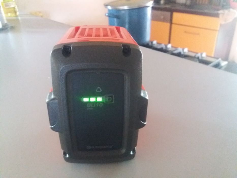 baterie Husqvarma și Garden36v/2,1A,/5A excelentă