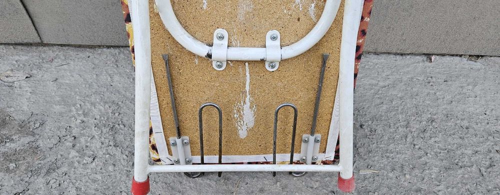 Гладильная доска.  Район 1000 мелочей