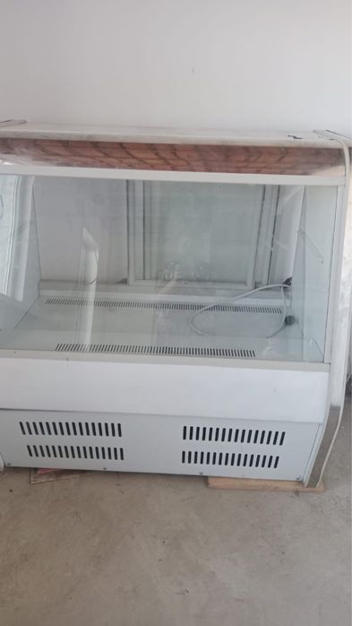 Продам витринный  холодильник!
