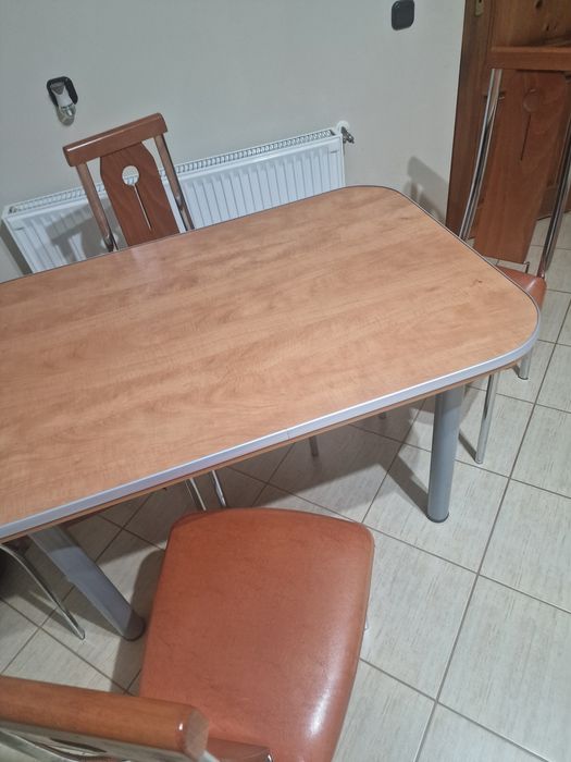 Masa bucatarie patru scaune.