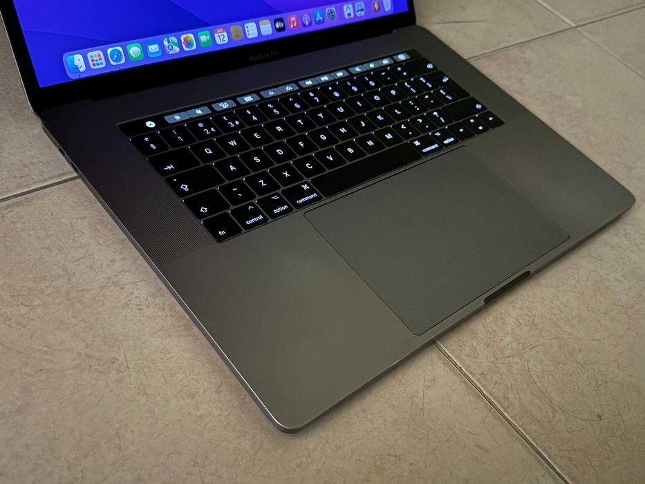 15.4' Core i7 Apple MacBook Pro Late 2016 SG TouchBar 16GB RAM/512GB SSD/Radeon Pro 460 4GB/Бат 6ч