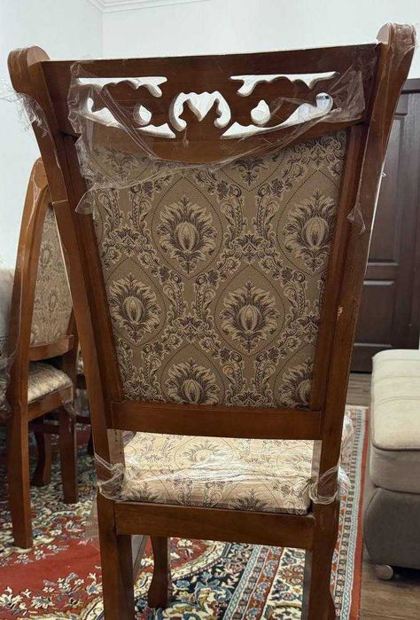 Продается стол со стульями 12 персон