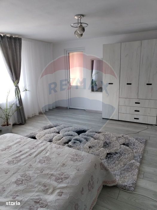Casă individuală, teren 3275 mp, 6 camere, livadǎ cu pomi fructiferi
