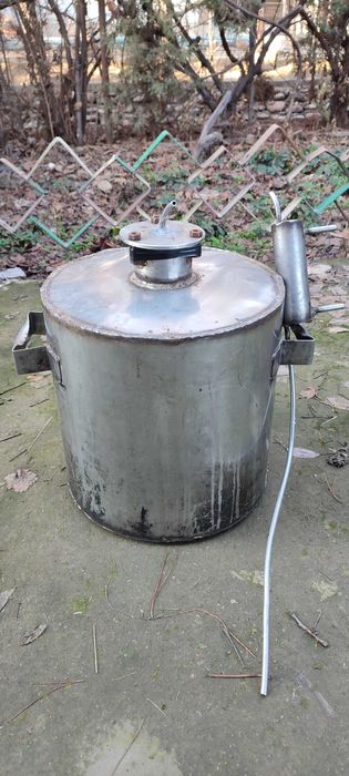 Продаётся ёмкость из нержавеющей стали.