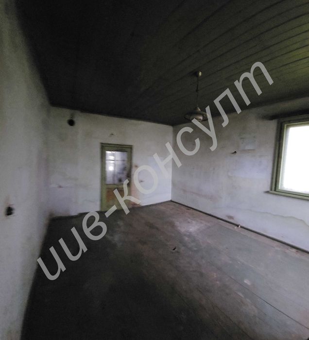 Двуетажна тухлена къща с търговски помещения, с. Ресен