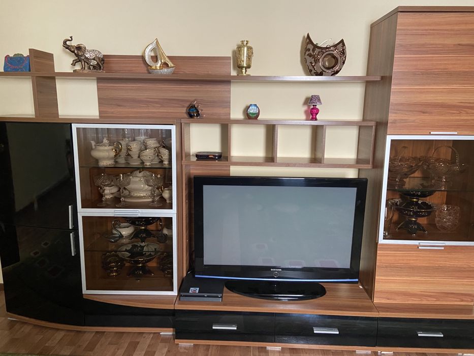 Шкаф гостиный