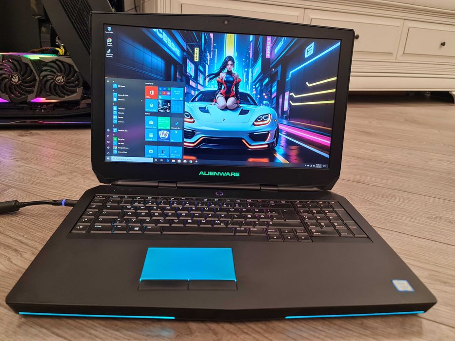 Laptop gaming alienware cu display mare de  17,3" touchscreen  ,intel core i7 , video 8 gb nvidia , ram 32 gb, ssd 1 tb